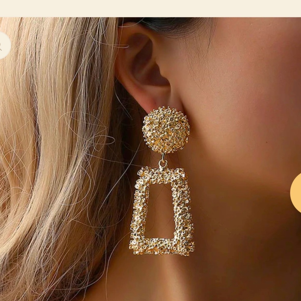 Gold stud square earrings